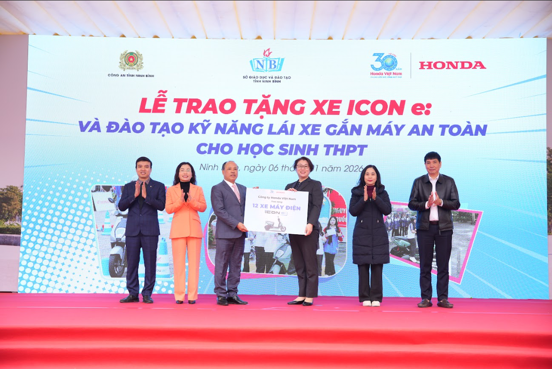 Honda Việt Nam trao tặng 408 xe Honda ICON e:  hỗ trợ đào tạo lái xe an toàn cho học sinh Trung học phổ thông toàn quốc