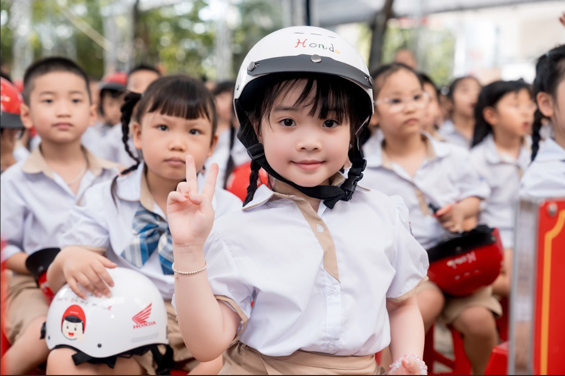 Honda Việt Nam tổng kết tỷ lệ đội mũ bảo hiểm của trẻ em trong năm học 2025-2026