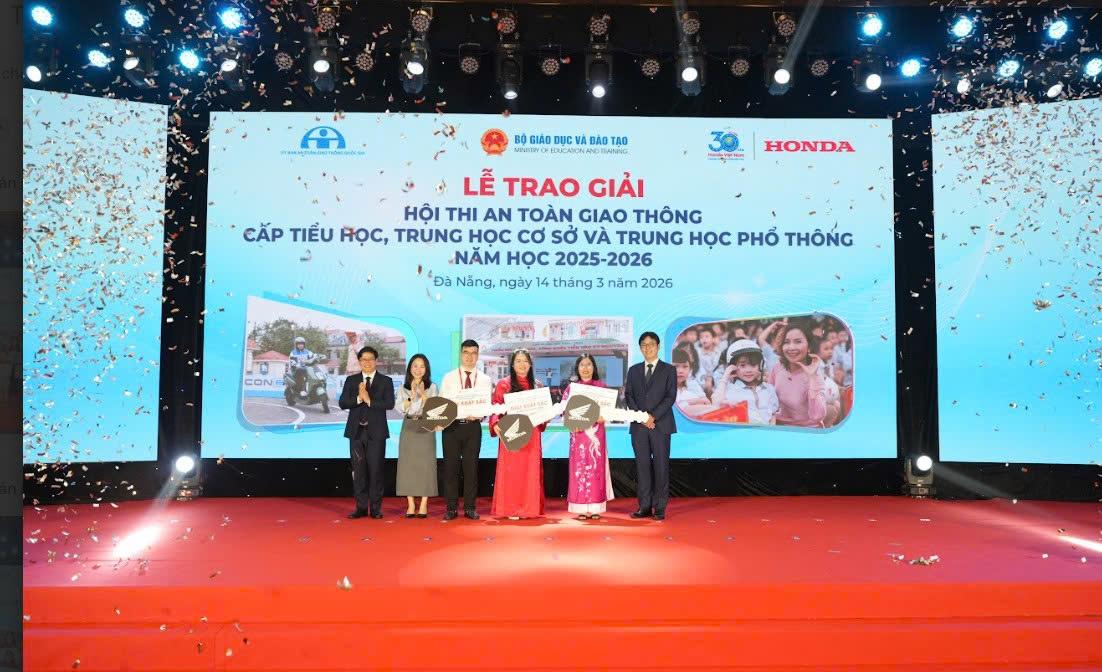 Lễ trao giải Hội thi An toàn giao thông trong các cơ sở giáo dục phổ thông trên toàn quốc năm học 2025 – 2026