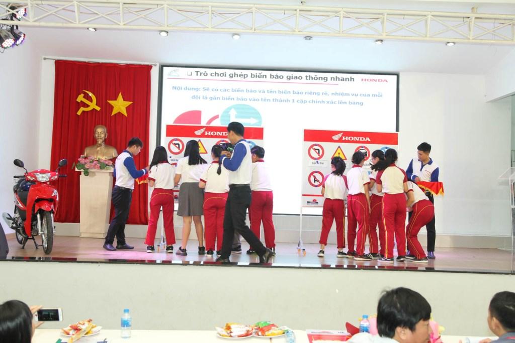 Giáo dục ATGT cho học sinh Trung học